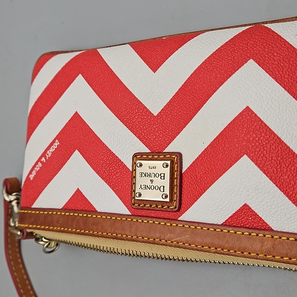 Dooney & Bourke chevron wristlet - Picture 8 of 10
